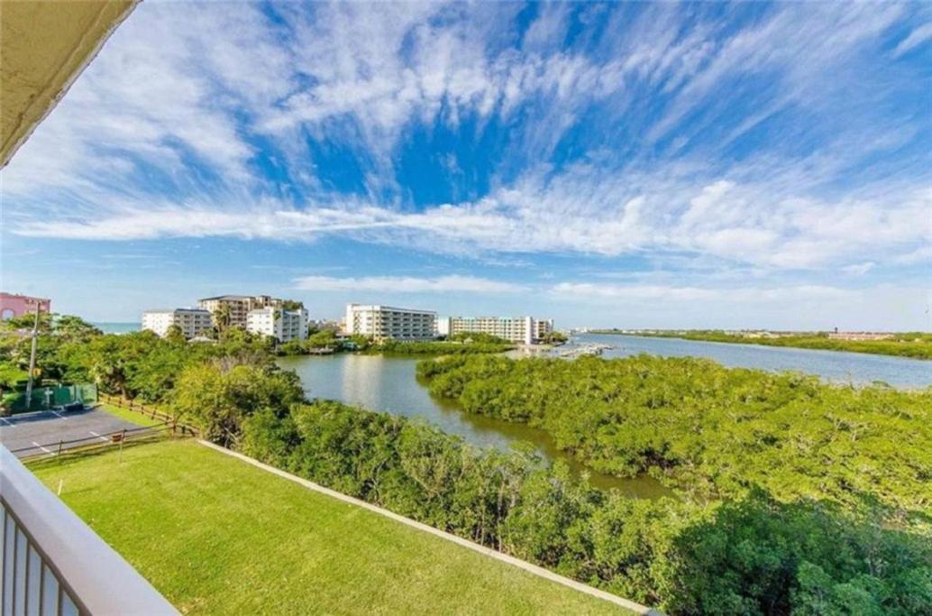 Bayshore Yatch Tennis Condo 2Br 3 Beds, Walking Distance To Beautiful Quite Beach Клеруотер-Бич Экстерьер фото